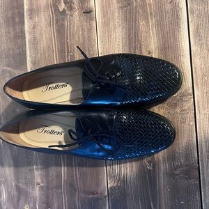 Trotters Black Textured Men's Oxfords